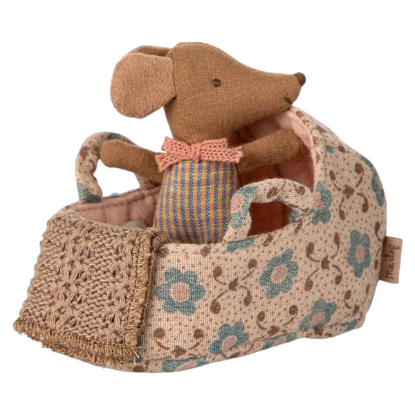 Baby Mouse in Carry Cot Rose