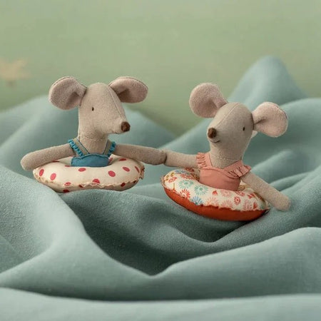 Beach Mouse With Float Little Sister Red Dot