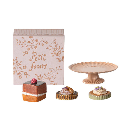 Maileg Cakes And Cake Stand Mini