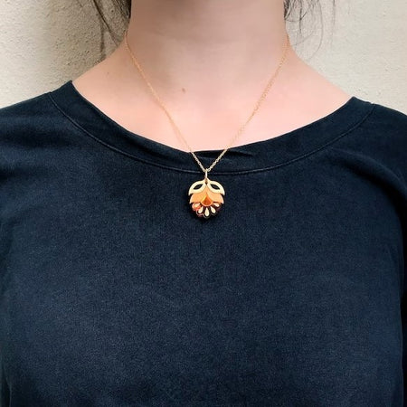 Necklace Floral Pendant Flora Tortoiseshell