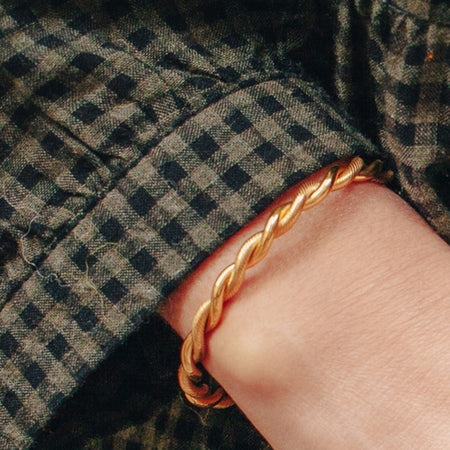 Minimal Gold Twist Cuff