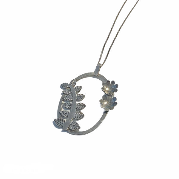 Necklace Botanical Stem And Flowers Silver