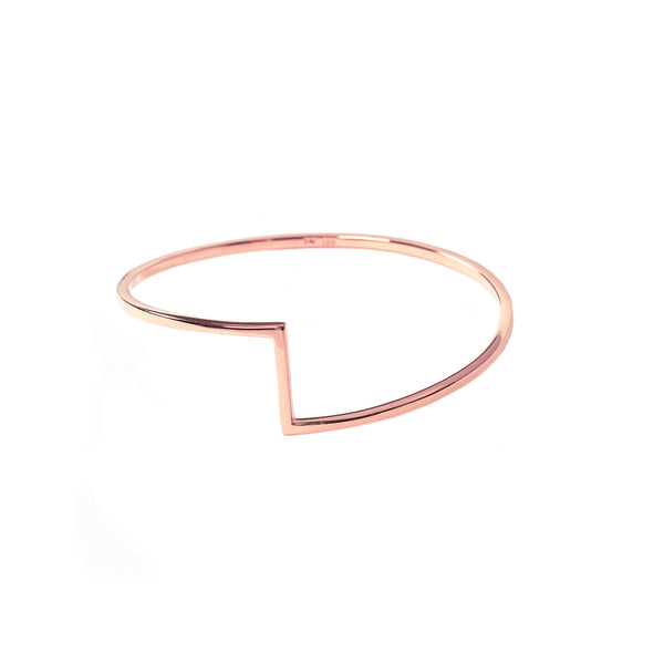 Flat backed bangle with curved rounded edges with a geometric design to the centre of the bangle.